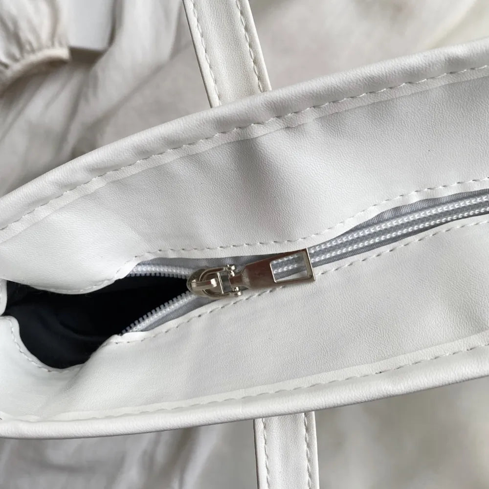 Woven Straw Tote Bag with Leather Straps – Large Summer Handbag